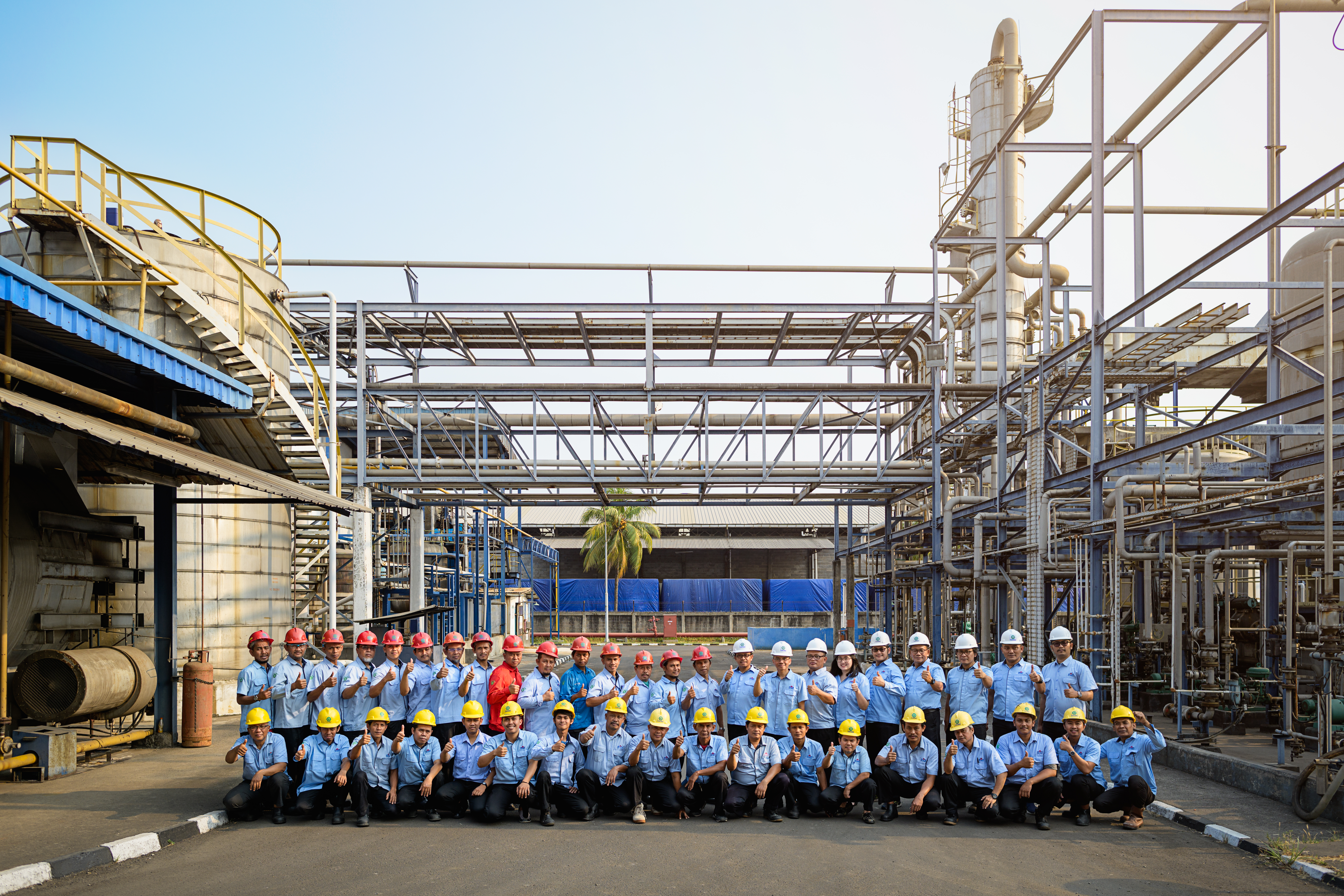 Arbe team at manufacturing facility